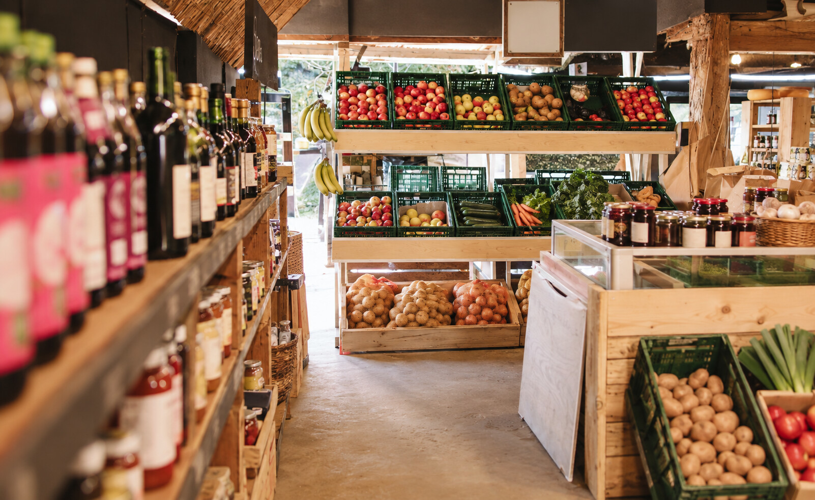 Boerderijwinkel met lokaal fruit en groenten